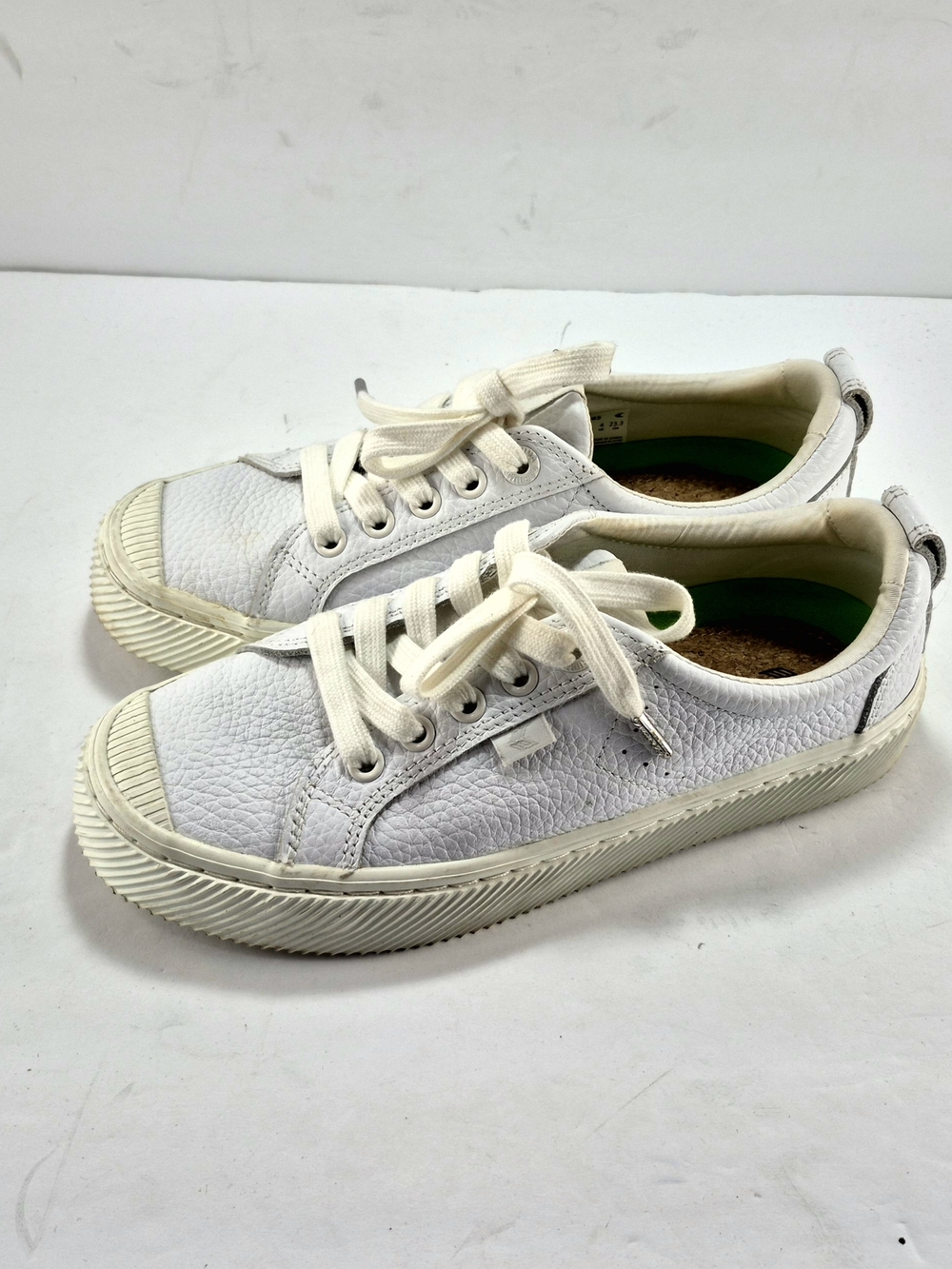 Cariuma OCA Low White Pebbled Leather Sneakers - Sustainable Comfort W6.5- M5